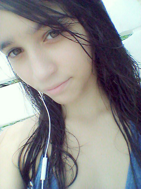 I'm directioner e  Lokona / Nuest, SNSD, 2NE1, Rihanna,Britney, Demi,Beyonce, JJ,Miley,Lady gaga,katy Perry, Ne-yo,Akon,Pitbull ...