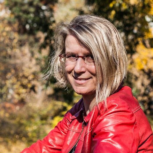 Małgorzata Karolina Piekarska - historyczka sztuki, pisarka, dziennikarka. W latach 1996-2017 reporterka TVP. Brzydzi się anonimowością i trollingiem.