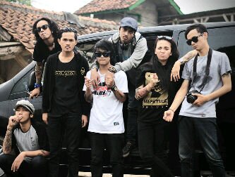 ||Fikom UNPAD ) MY Eyes mY camera -.-{}.         Path@alfan n  new pin :  54EE993 line:alfanal@CRAZYRASTA_INDO