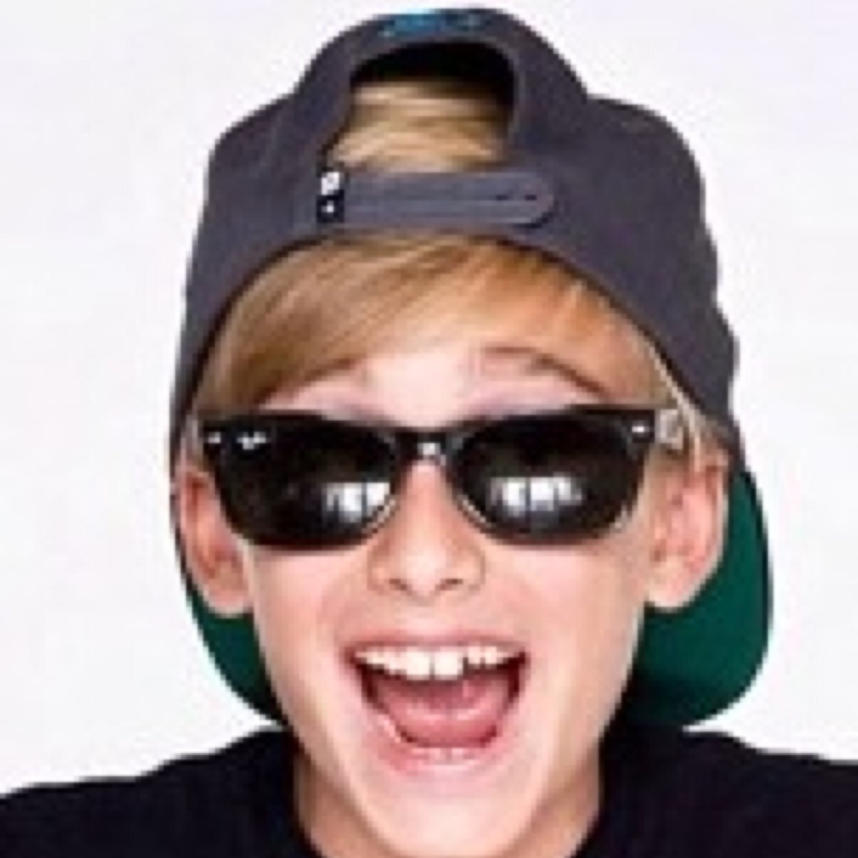 Johnny Orlando(@johnnyosings) fan page and army! Follow for pictures and updates about JohnnyO. NOT REAL JOHNNYORLANDO. (Fan page) (: i love you johnnyO