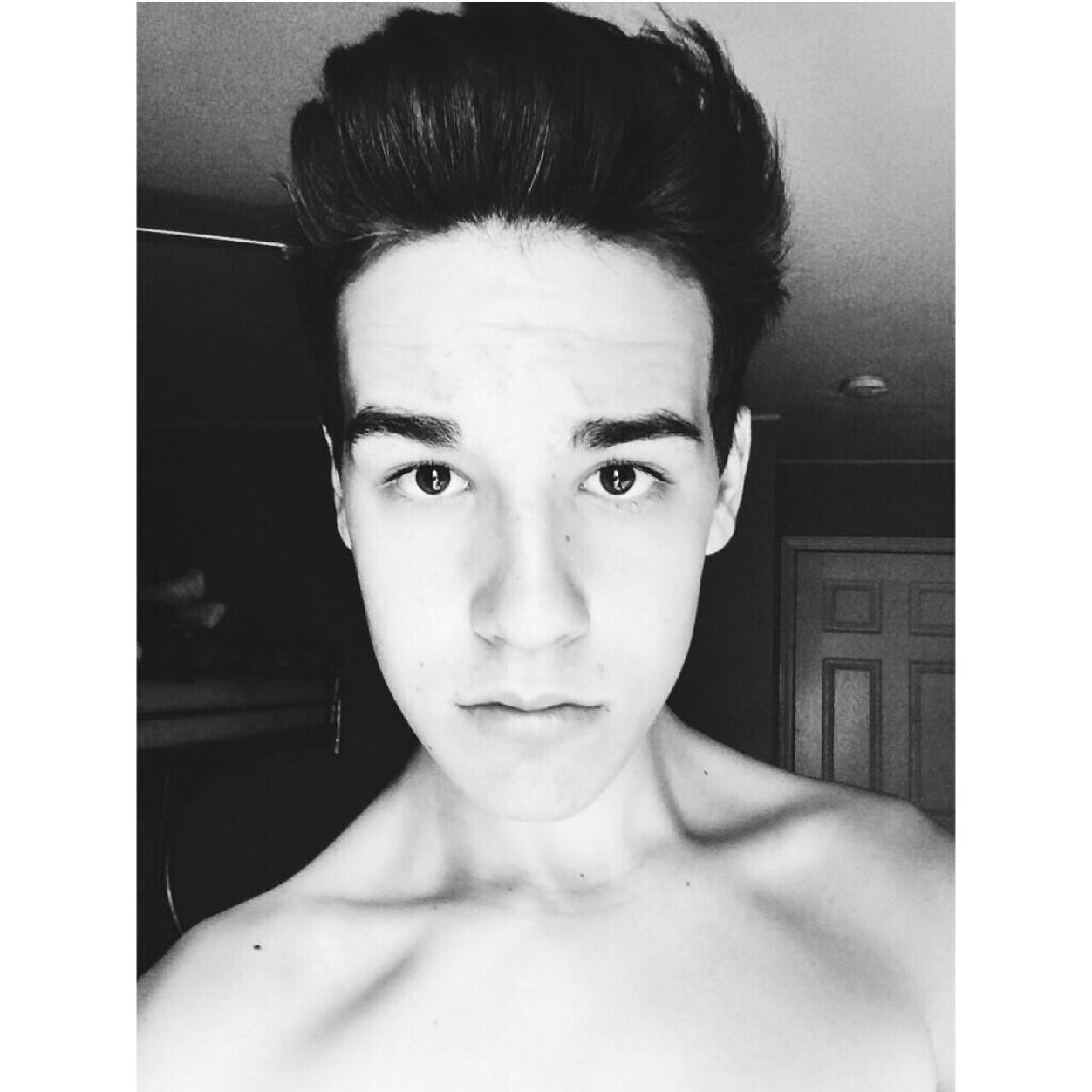 wutside's profile picture. Go follow @wutsider :)