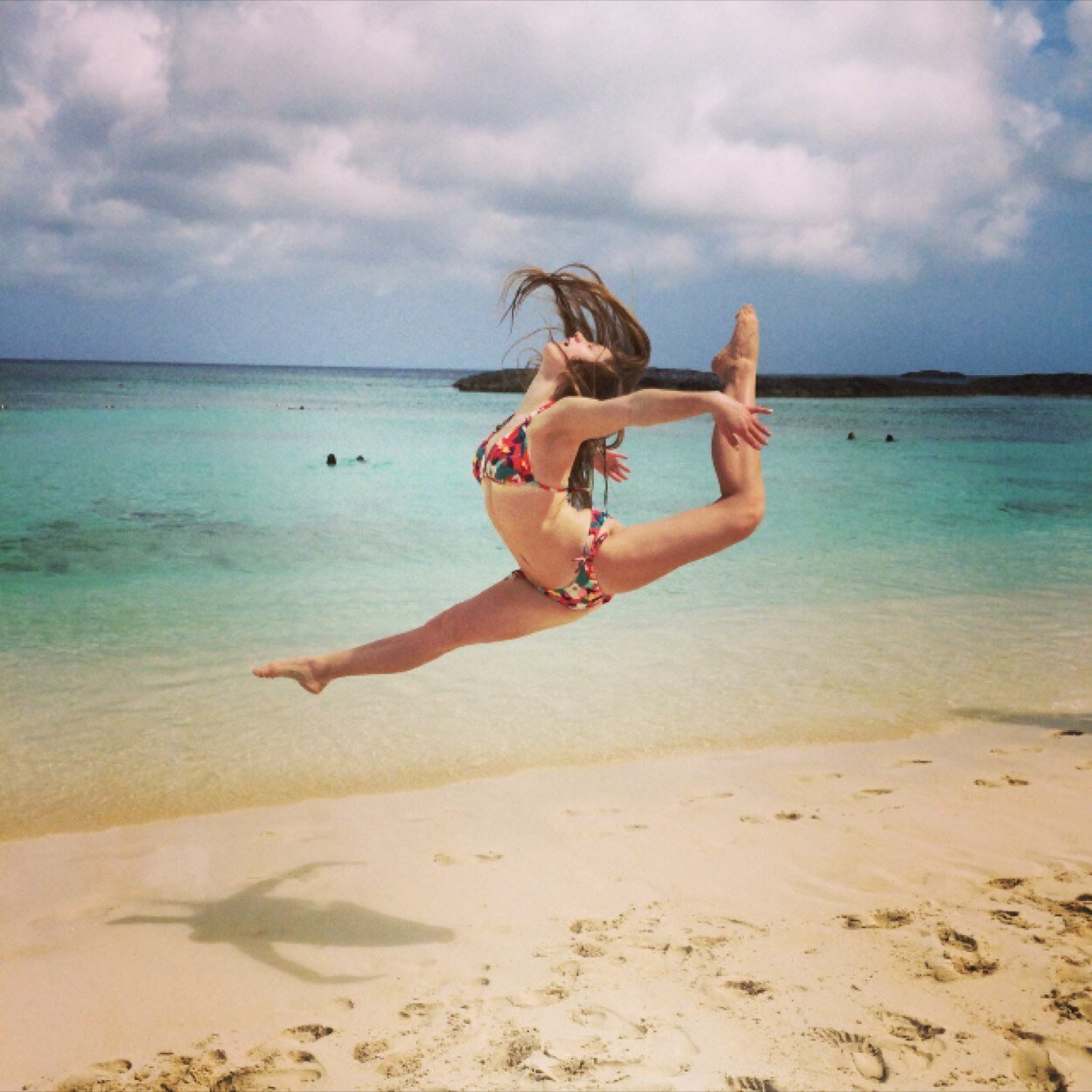 alexand87043325's profile picture. 