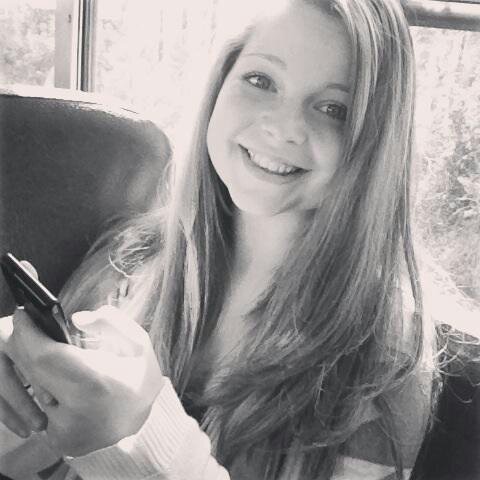 destany_shay's profile picture. live life to the fullest!  why you all up in my grill I didn't invite you to my barbque~Calum Hood~