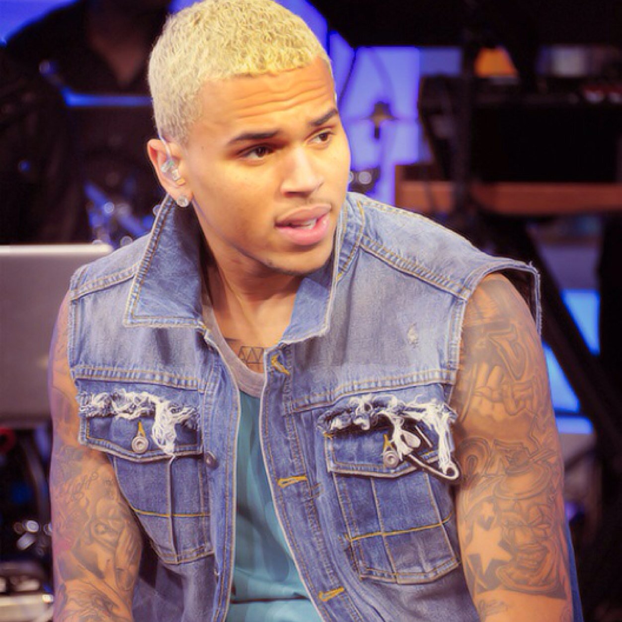 Nueva pagina oficial de Chris Brown en RD.