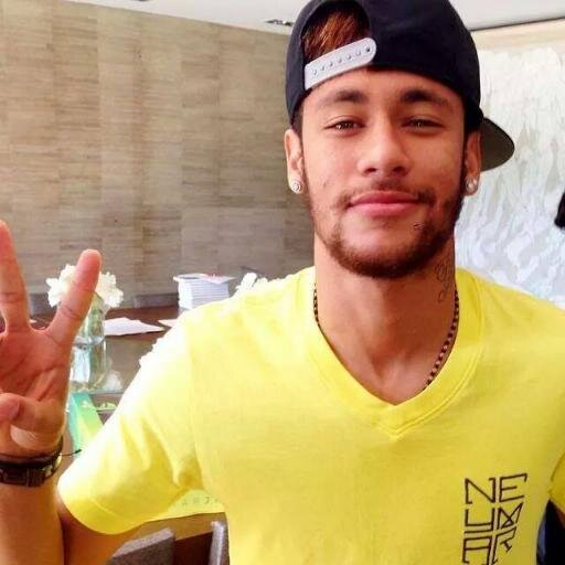 Como é que eu posso desistir dos meus sonhos, se o maior deles é conhecer você?@Neymarjr Príncipe Perfeito!