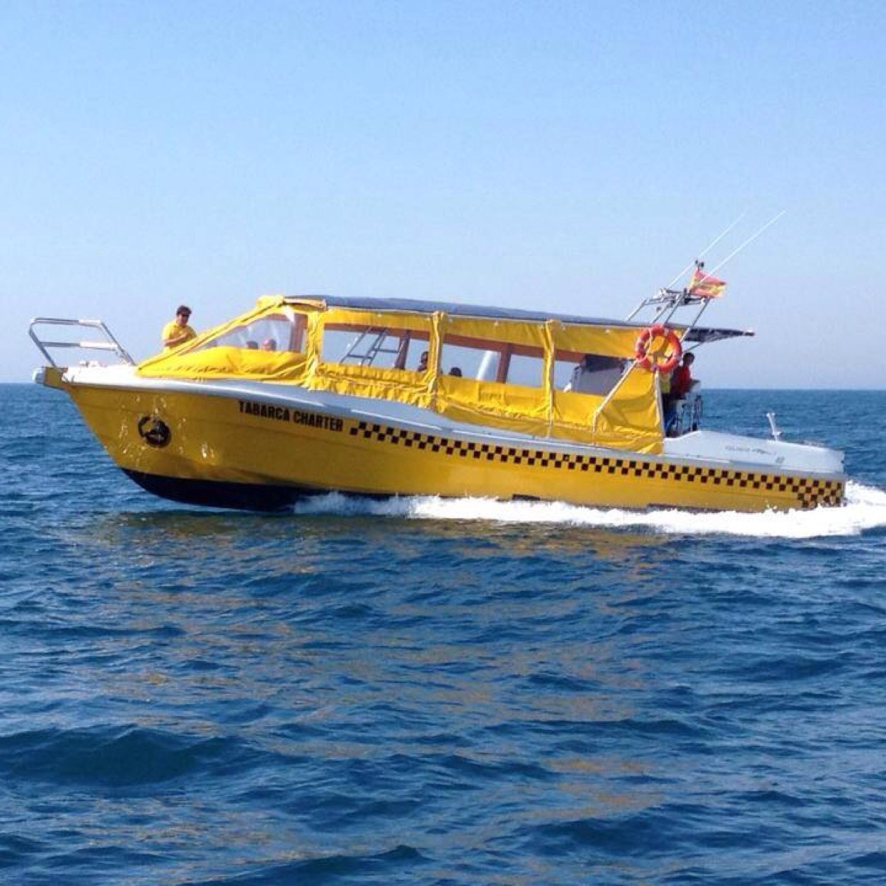 Viajes a Isla Tabarca en lancha rápida,sólo 15 min, desde puerto de Santa Pola,punto más cercano de la Península, única isla habitada de la Comunidad Valenciana