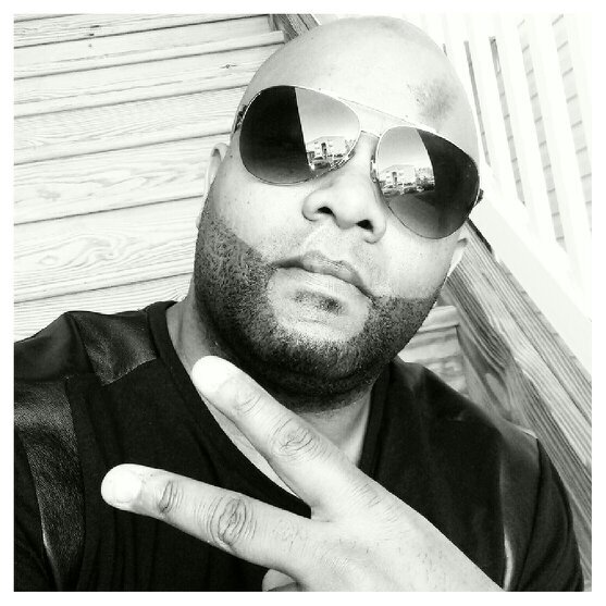 Im a Tailor, specializing in custom Suits, shirts, and formal wear for men and women..