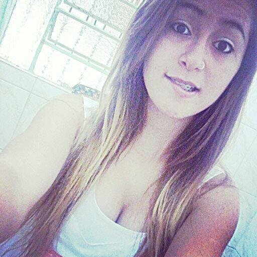 Um olhar de uma fã é o sucesso do seu ídolo, o sorriso do seu ídolo é a vida de uma fã.!!!*