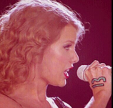 I am a #Swifty if it wasnt for #TaylorSwift I would of never been in a band I am also a #Gleek #GleeForever #LeaMichelle her voice is amazing ♥