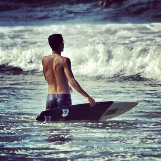 21, estudante de Ed. Física, Surfista, professor de surf e futebol. Whats: 085 86607179 Instagram: leosandersr