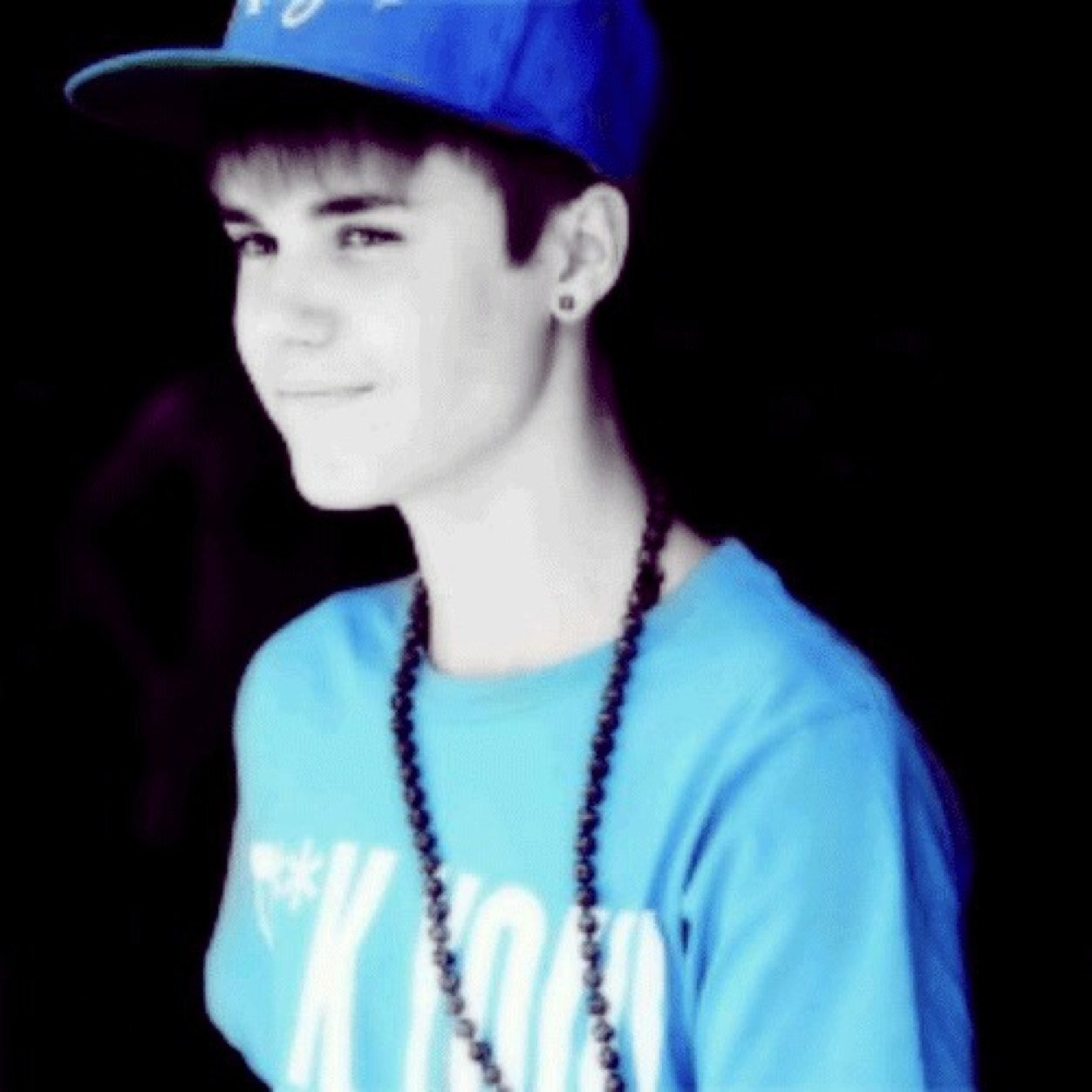 PLEASE FOLLOW @radicaljxstin FOR ME . THAAAAANKS .