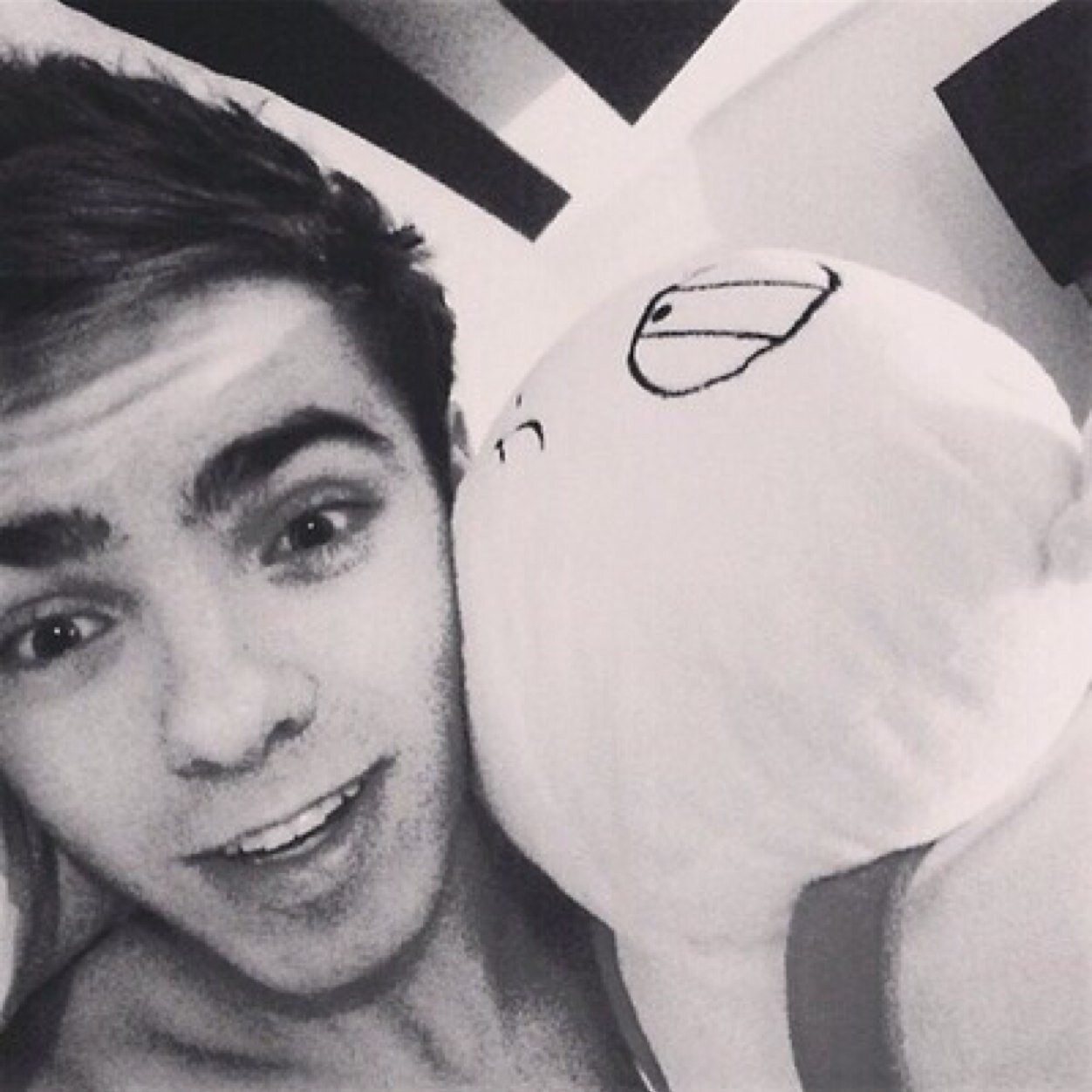 15. Nathan Sykes, Tom Parker, Max George, Siva Kaneswaran and Jay McGuiness 1/6 follows! Tom followed 16/08/13