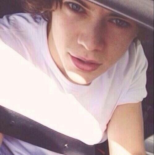 u are the best thing that ever been mine.        harry styles | 19 | ☆