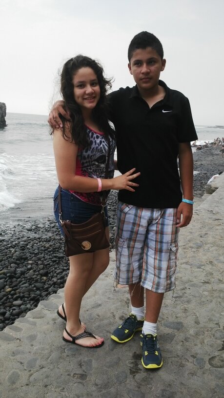 solo vivi la vida tal y como dios manda :3