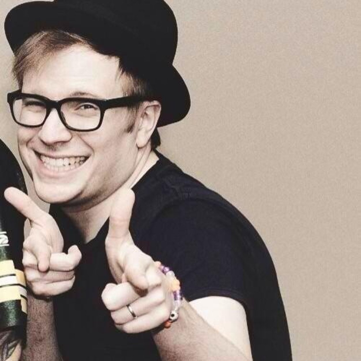 waffle_buddie's profile picture. Free follow from @DesAndMate ur rad