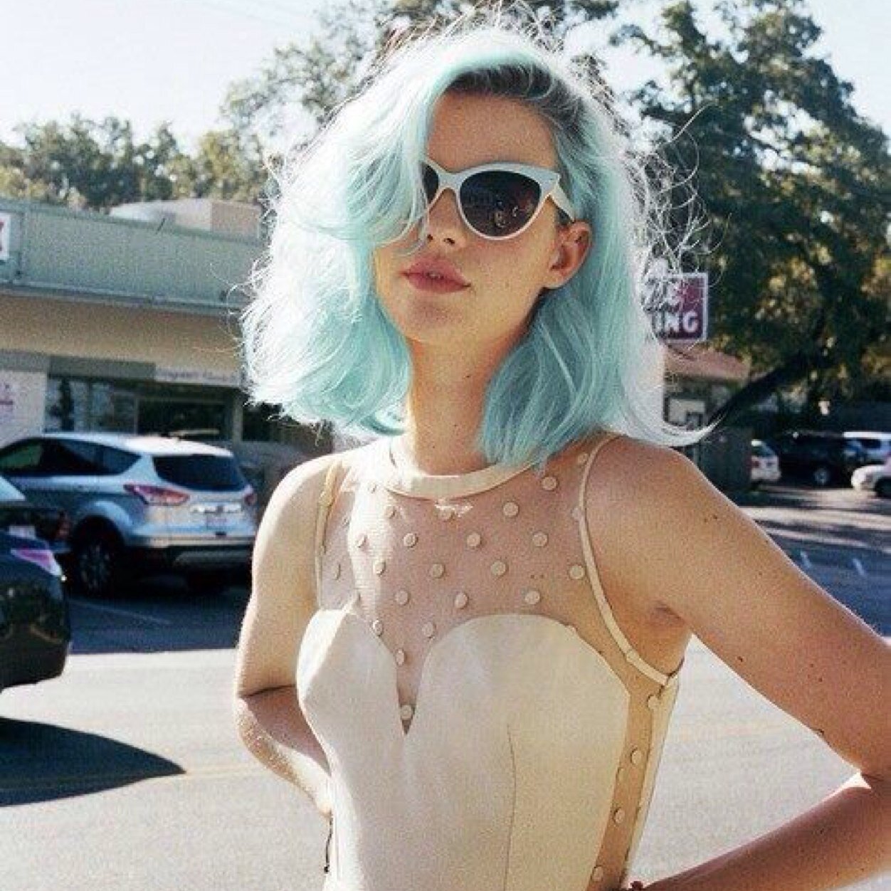 Hey. I'm Danielle. But you can call me Dan. I'm single. Come and talk to me! A hopeful hippie. {RP}
