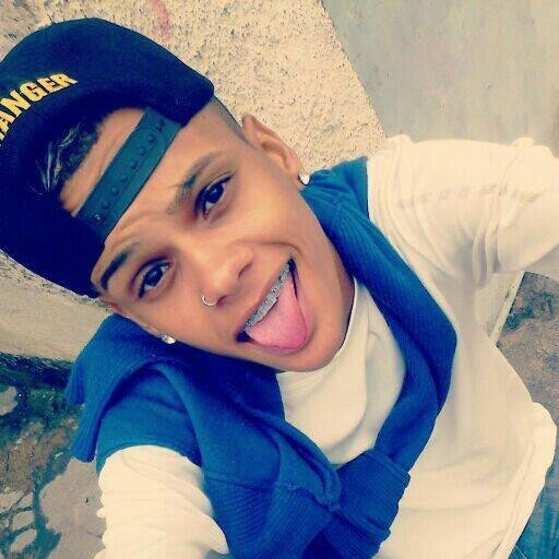 sou esse menino de hj, que é alegre &&' divertido, aquele menino conhecido pois aonde passo, sempre deixo alegria no ar &&' positive vibe. ૐ