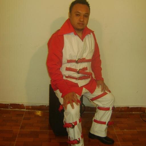 baterista  de  grupo  skape  de  la  sierra  con  ya  24 v años  de    carrera  artistica  areglista  y  productor