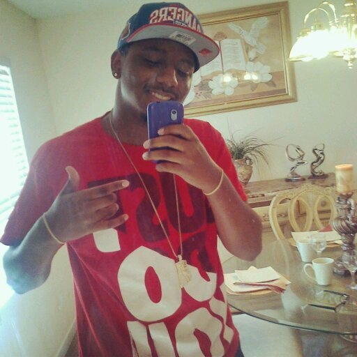born august 6,1995 kinda quiet person but still know how to keep it real
