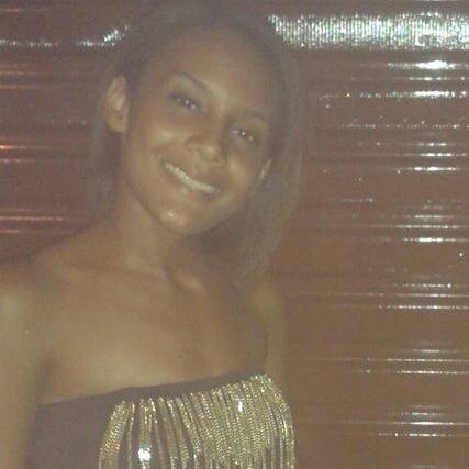 Paacera, ha sóó ela  @MeeninaMaa  #Soolteiráa , 14 aninhoos ^^''$''