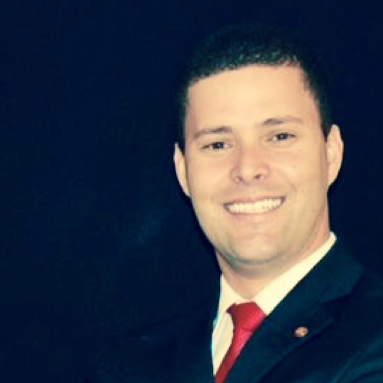 Procuro ser sempre melhor do que ontem, trabalho com planejamento personalizado para PF e PJ, blindagem patrimonial, sucessão empresarial, patrimonial e outros.