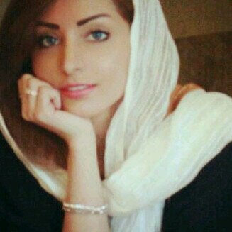 أنا فتاة أتميز بالمزآجيه ..أتقن الفلسفہ الزآيدة وأحب الضحك جدآ ف/ هنيئآ لمن لاآآآ يعشقني ♡...