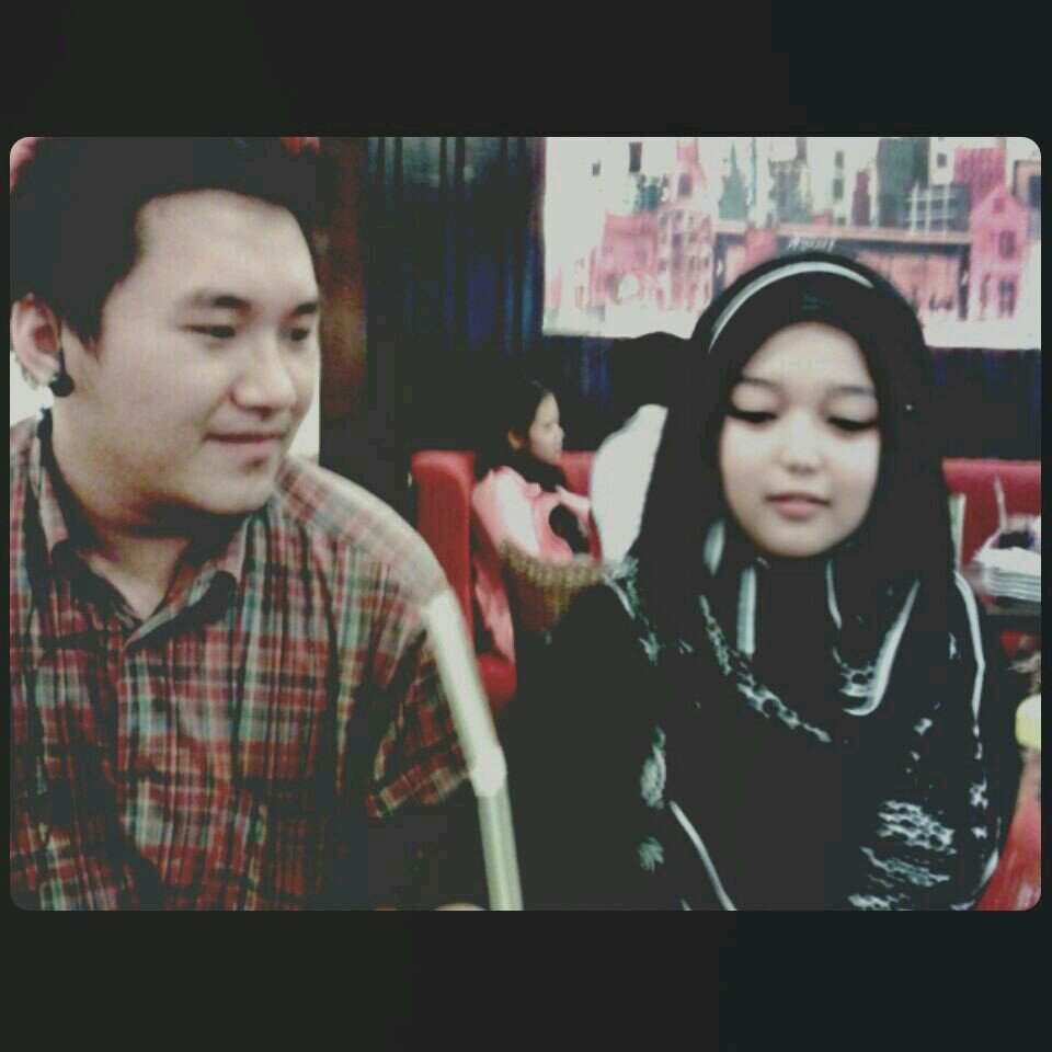 Bersembunyi di balik keteknya Tommy Handoyo Gunadi :*