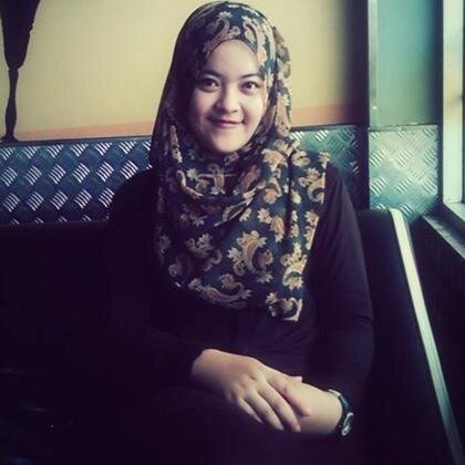 I'm just a very very very extra ordinary girl.. I smile when I'm happy,, I cry when I'm sad,, and hurt when someone hurts me..