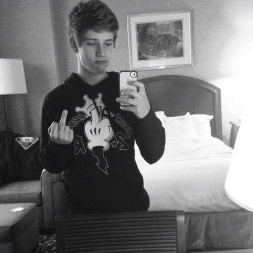 17|Simple Plan|One Direction|Jb| http://t.co/gSKsZGdbHI