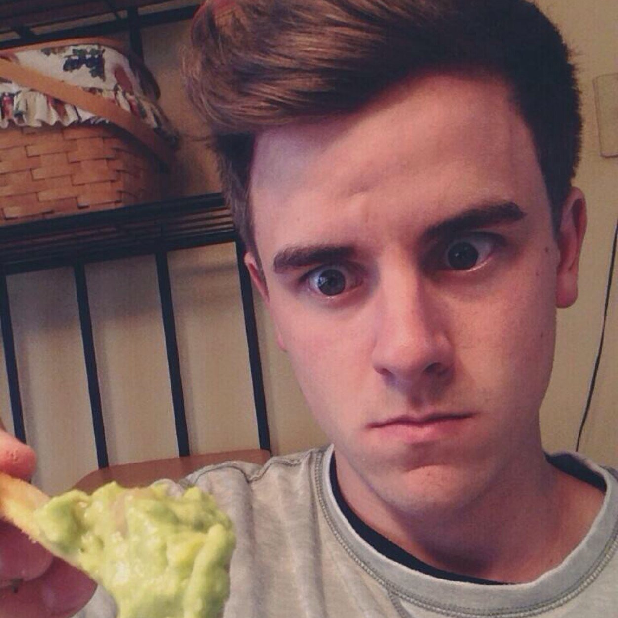 I'm Elliot. I'm 18. I'm a senior. Everybody has secrets. Are you willing to know mine? [Roleplay.Bisexual.Single]