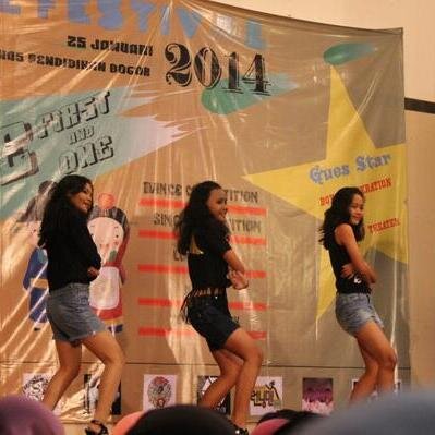 we are the B.E.S.T ChooStar Sistar Dance Cover under @Chooent 1stDebut [14-12-2013]  CP: 0878-7366-8426 (manager)