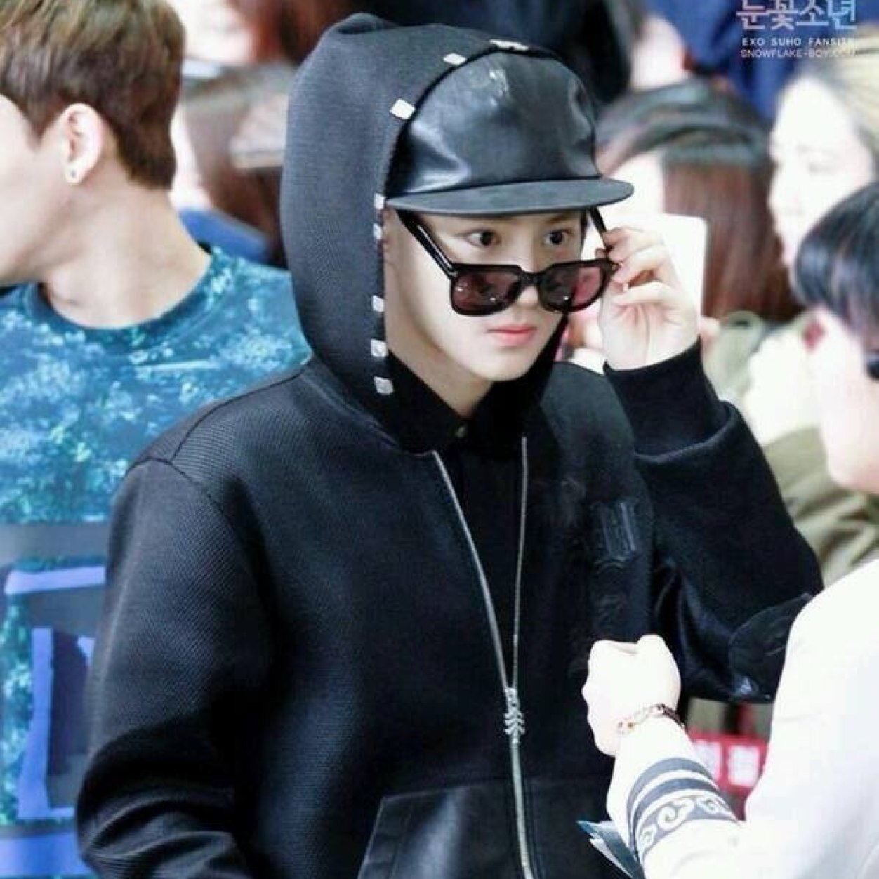 สวัสดีฮ่ะ~ ผมซูโฮ จะเรียกว่าคิมจุน จุนมยอน  เรียกอะไรตามใจเลยหรือจะที่รักก็ได้นะ(?) ถ้าฟอลผมผมฟอลกลับ ผมโสด ผมเคะ(บอกทำไม ? ) .จุ้บแก้มคนอ่าน #SUHOEXOBTH