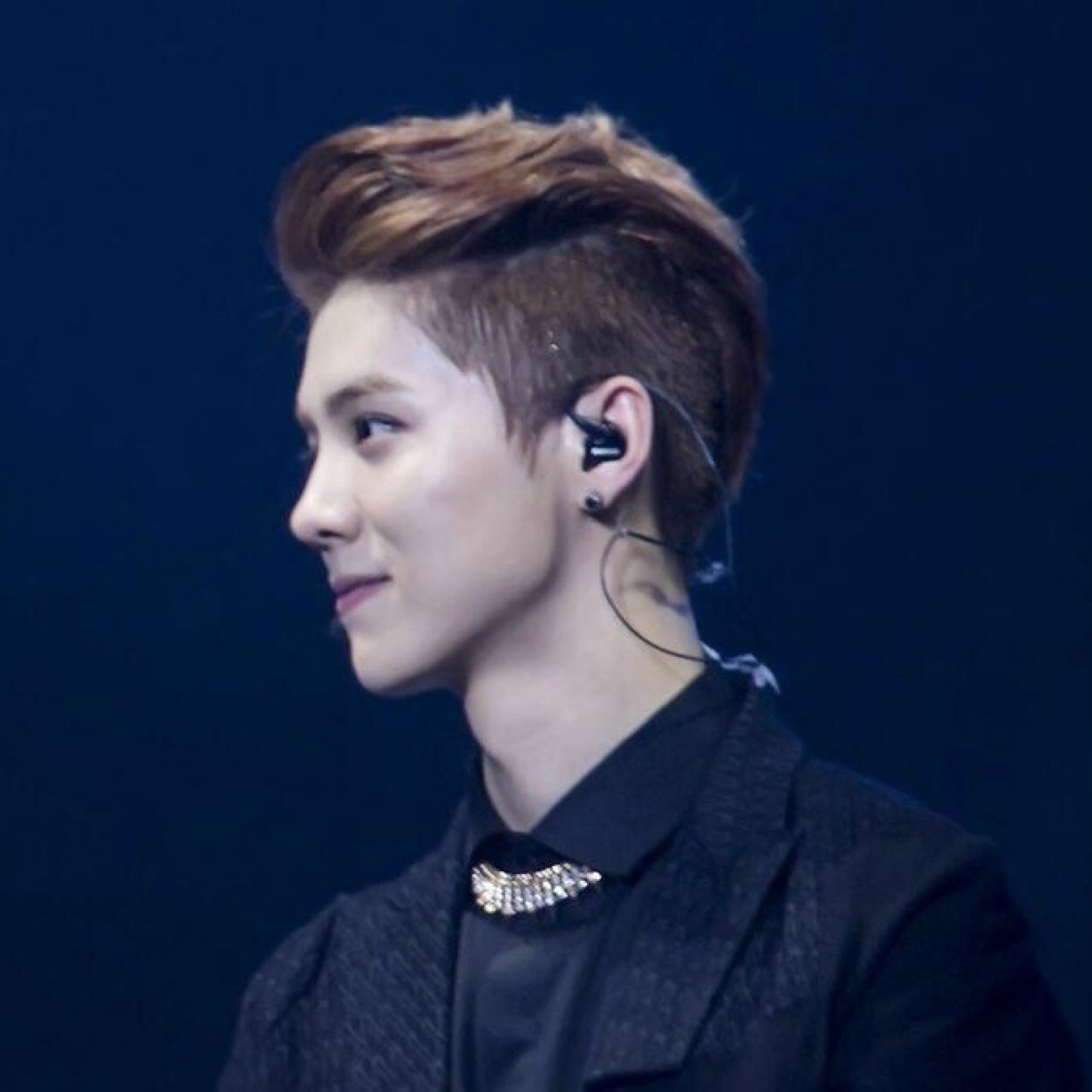 luhan is pretty and everyone knows that