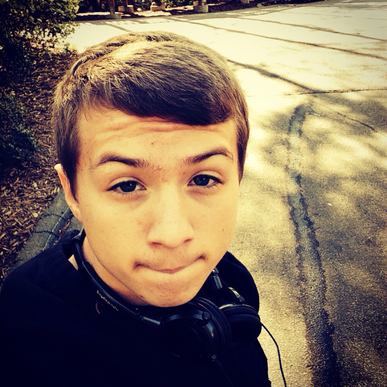 Check out my youtube channel jakeb sprayberryj kik: okcthunderfan24 ig: swaggedoutjake and to everybody hope and pray a record company will notice me