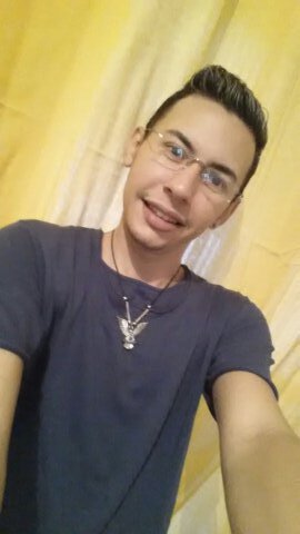 markinhosvynny's profile picture. ``Se você se sente só, é porque ergueu muros em vez de pontes´´