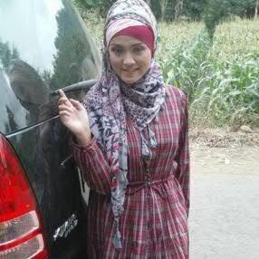 Jika wajah yang membuatmu jatuh cinta, bagaimana kamu bisa mencintai Tuhan yang tak berupa?