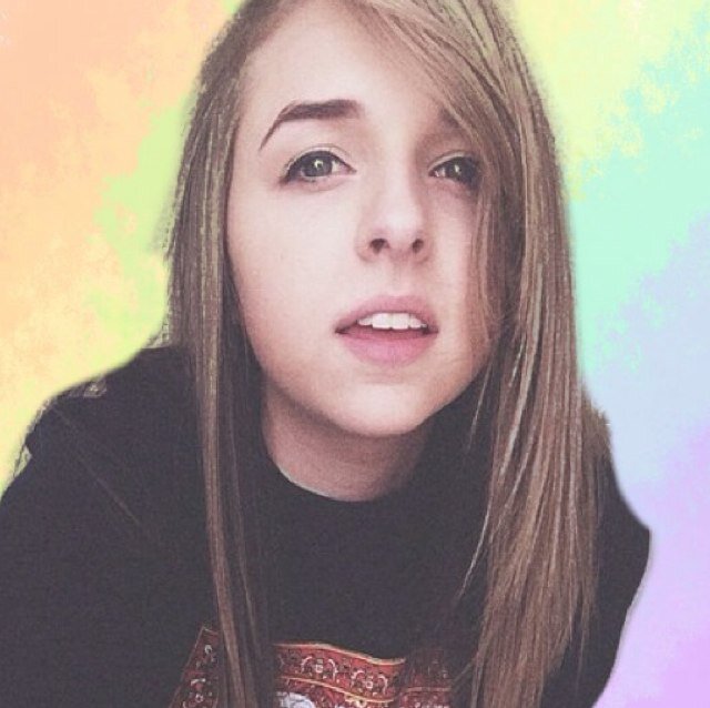 jennxpenn killed me in minecraft hunger games. jenn tweeted me 2/25 jennxpenn fan account! she followed 4/30