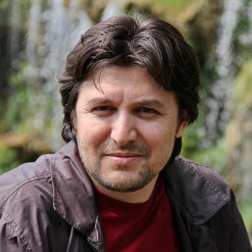 Aklın nuru fünun-u medeniyedir.
Kalbin ziyası ulum-u diniyedir.
#Bediüzzaman #SaidNursi