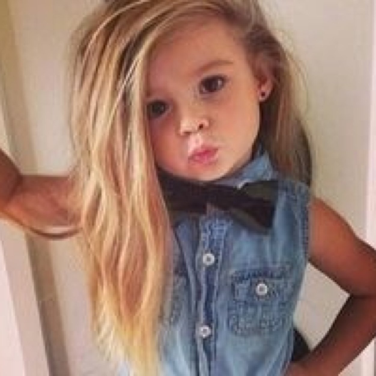 We follow back , we tweet : beauty and fashion ❤️ Help me to the 200 followers xx