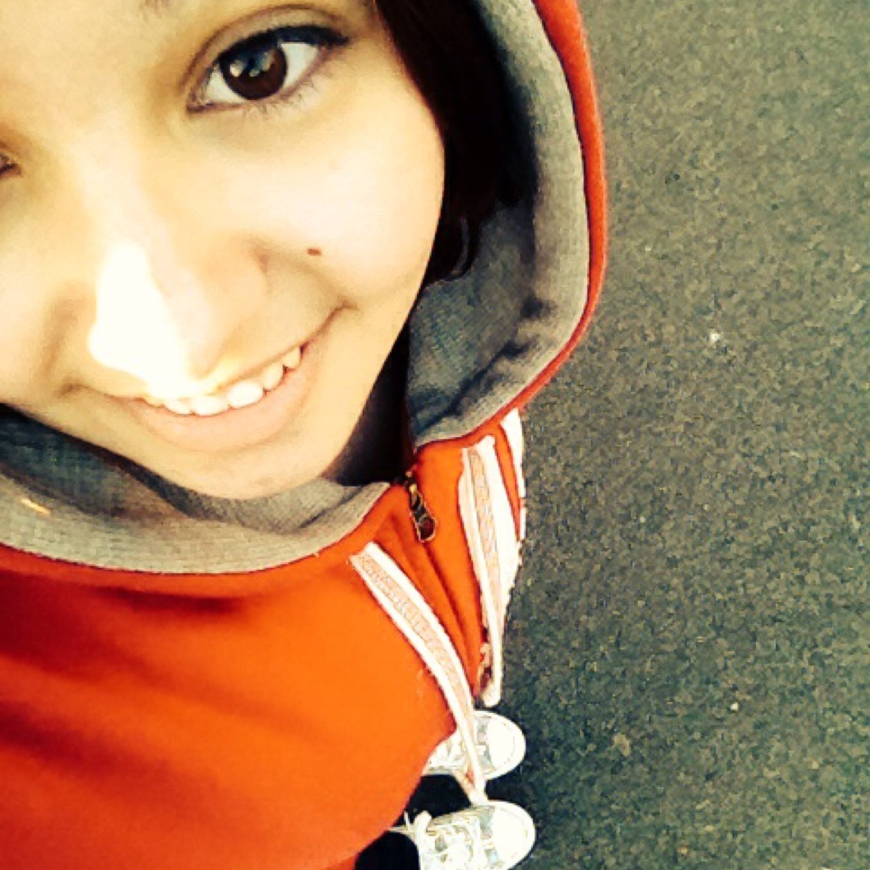 Hai^_^! Names Vanessa, my fav bands are bvb atl, my fav actoress is lilly collins, kik me ATLbabe101 :)