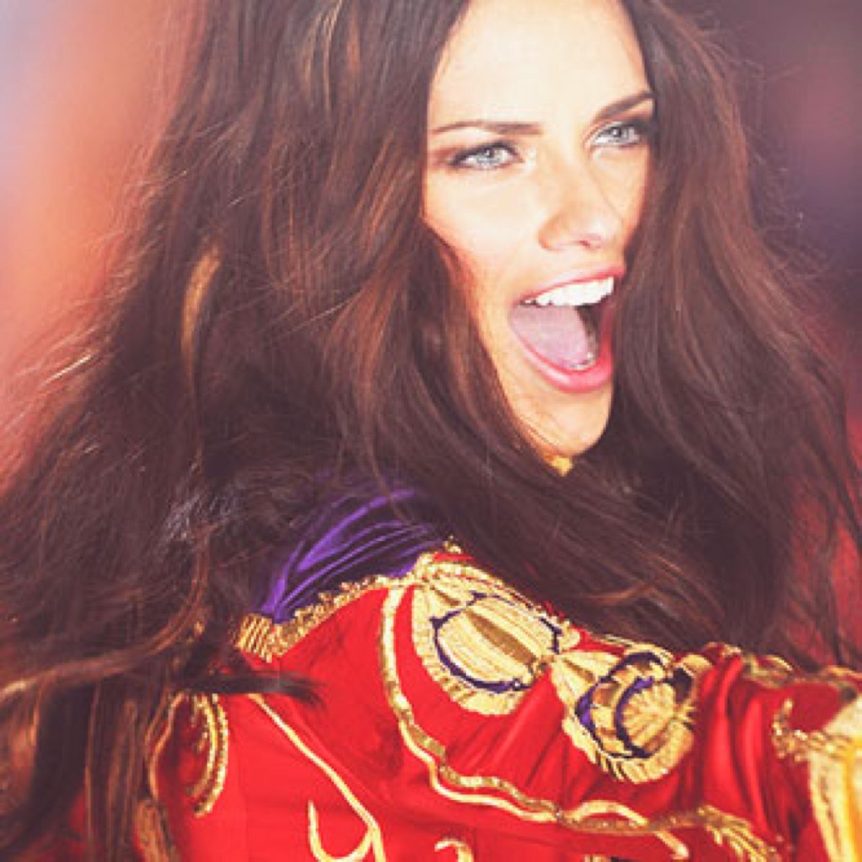 mr3_33's profile picture. سعوديه ، جامعيه اطمح للماجستير حكمتي في الحياه لايحملك ذكائك على استغباء الاخرين ، احترم تحترم ✋ومـاتوفيقي الا بالله