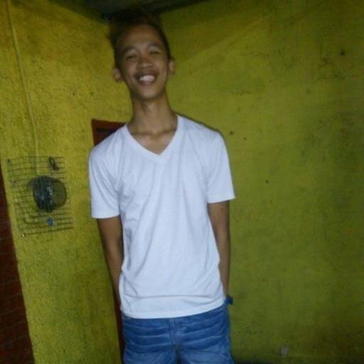I'm The Person Who Always Has My Phone In My Hands, Headphones In My Ears, And That One Special Person On My Mind :))