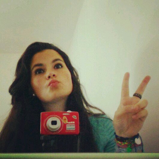Aznalcaceña de familia pileña.ROCIERA DE LOS PIES A LA CABEZA y encarna. Amiga de mis amigos SIEMPRE con muchas ganas de fiesta! Y Directioner!!