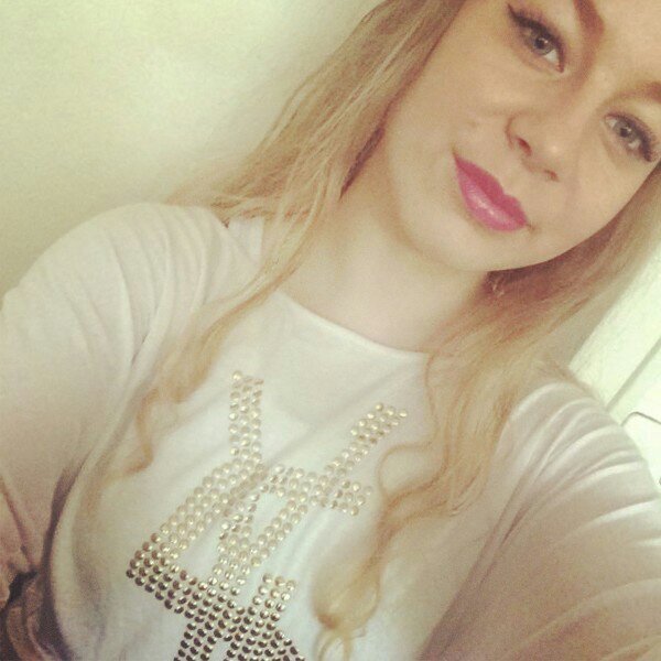 Keep ya head up.

Instagram: Lydjeshakurr