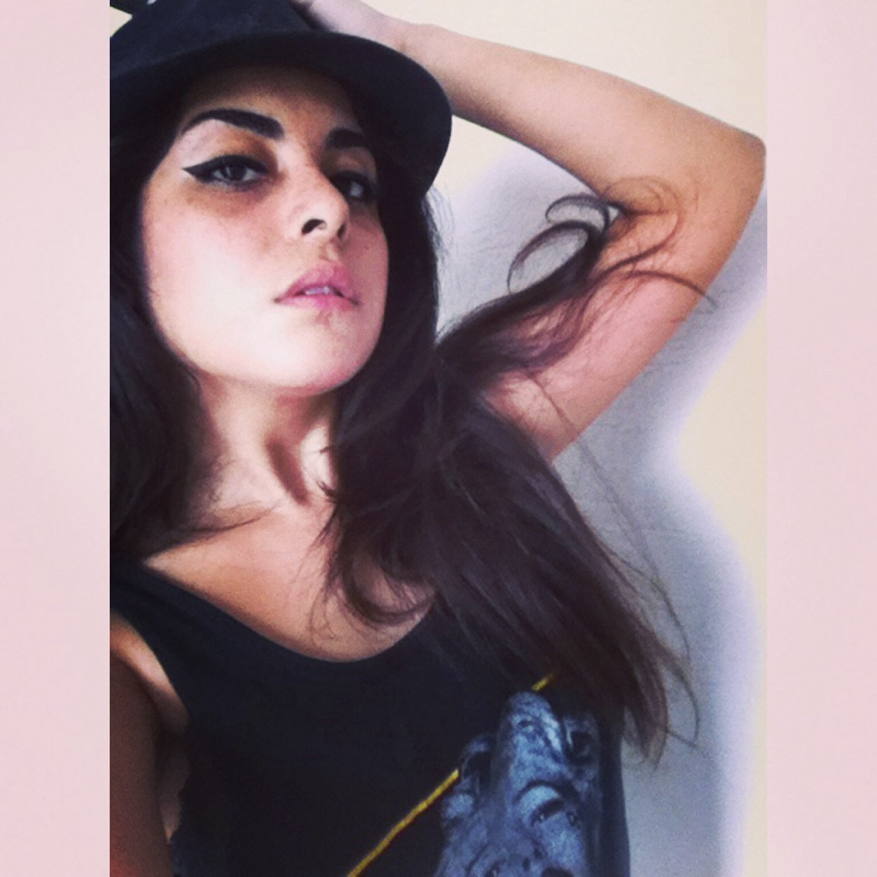 Iced coffee, morning blunts, titties out 🐍.