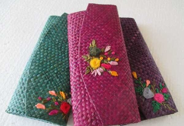 Jual aneka TotteBag buatan tangan. Bahan katun dan felt. Hubungi BAGAS (083863285639)/ YM: cayobagas_polda@yahoo.com