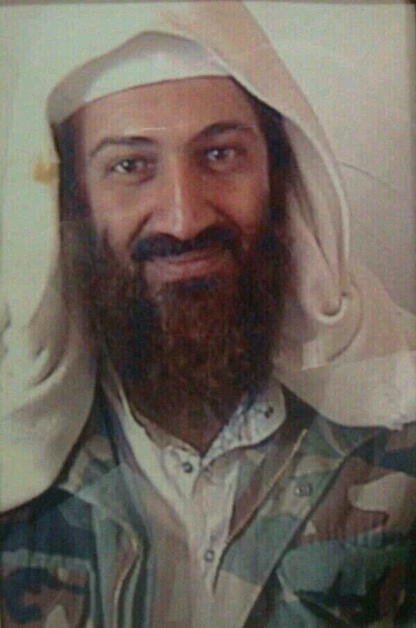 نعيب زماننا والعيب فينا وما لزماننا عيب سوانا ونهجوا ذا الزمان بغير ذنب ولو نطق الزمان لنا هجانا
