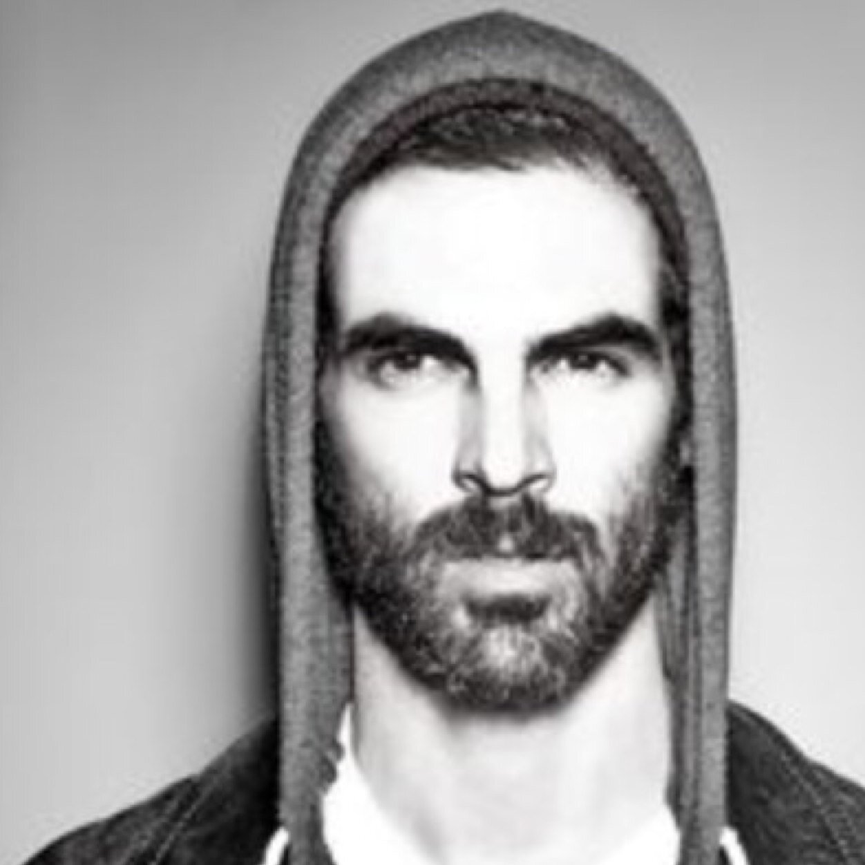 PhilosopherALI's profile picture. @PhilosopherALI: سيأتي اليوم الذي سأرحل فيه ، لذلك احاول ان ازرع في قلوبكم سعادة تذكروني بها