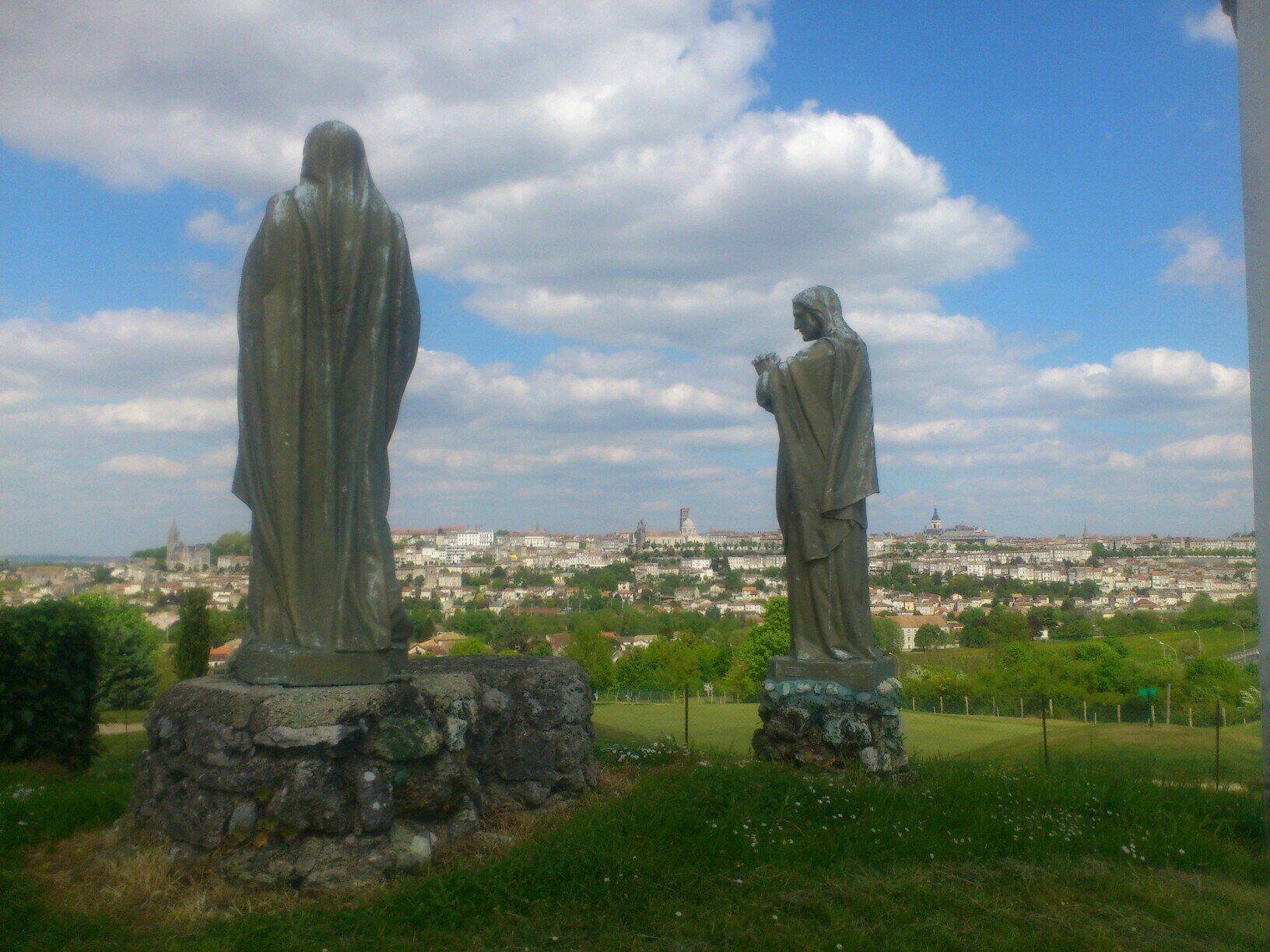 Liberté de Conscience - Filiation Père-Mère-Enfant.
Ns sommes tous des Homo-Sapiens  - On lâche rien. On ne méprise personne.
Catholiques et Français toujours.