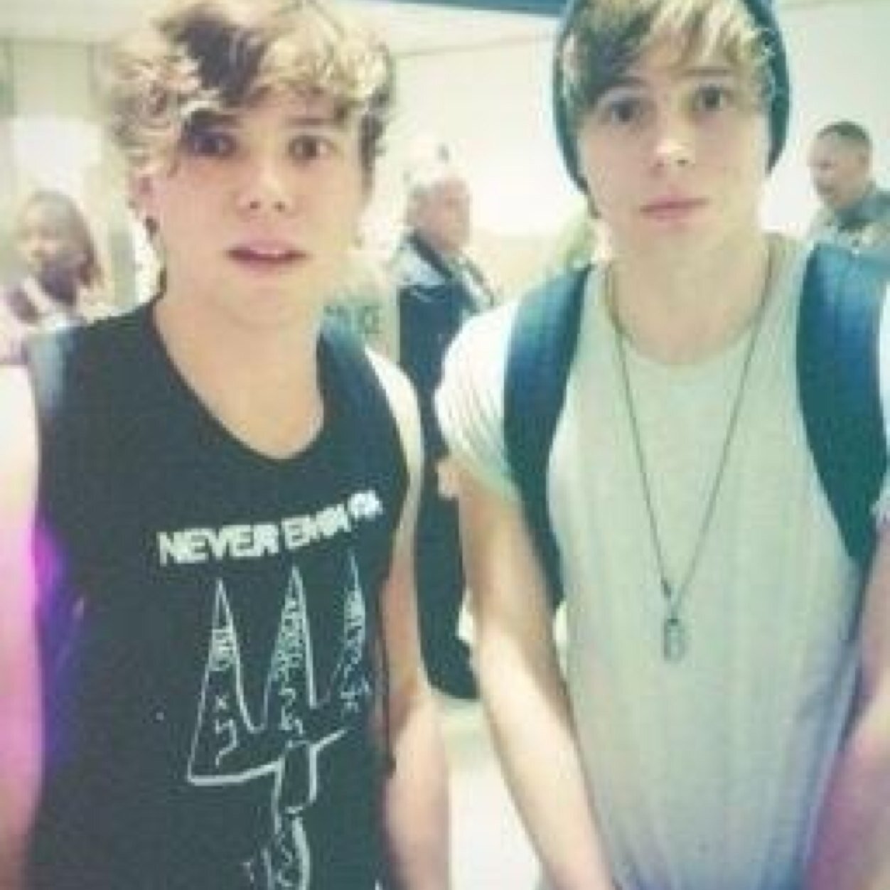 FREE FOLLOW BABES ILY DO ME A FAVOR AND GO FOLLOW @nopekorrie ?